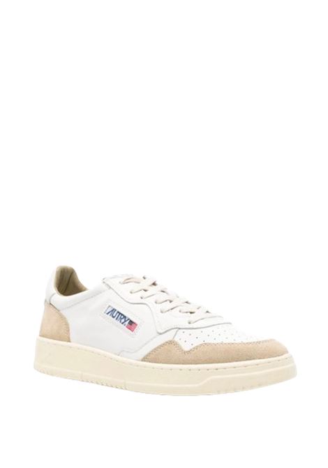 sneakers medalist low aulm gs44 uomo bianche e beige chiaro AUTRY | AULMGS44
