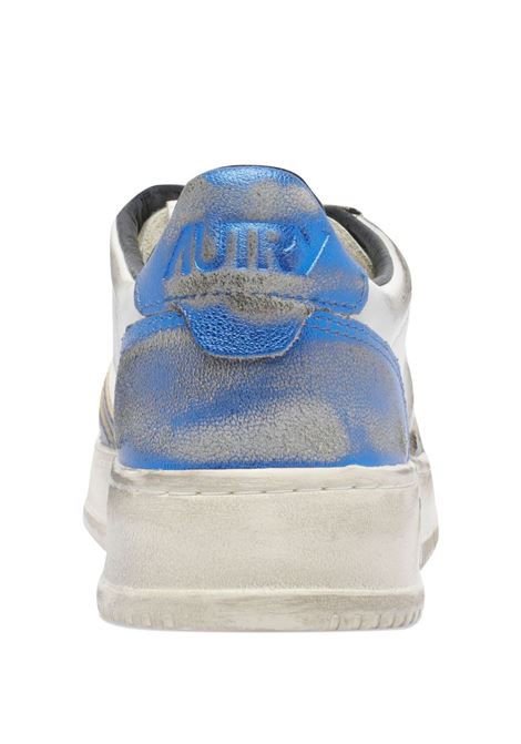 sneakers medalist low super vintage avlm sv55 uomo bianche e blue AUTRY | AVLMSV55