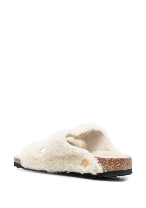 sandali arizona big buckle shearling teddy donna guscio d'uovo BIRKENSTOCK | 1023130EGGSHELL