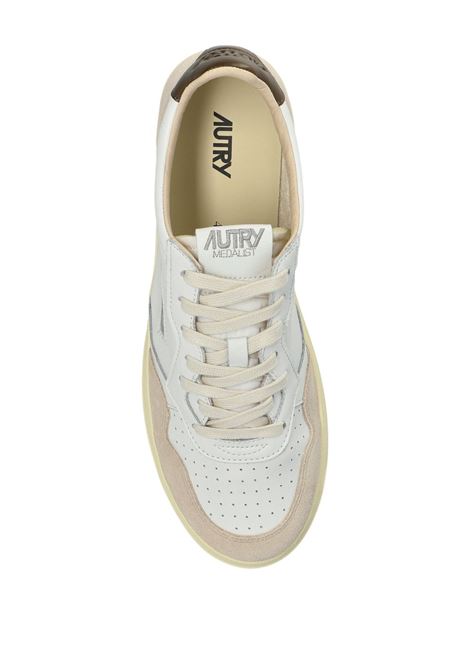 sneakers medalist low aulm ls15 uomo bianche beige e verde oliva AUTRY | AULMLS15