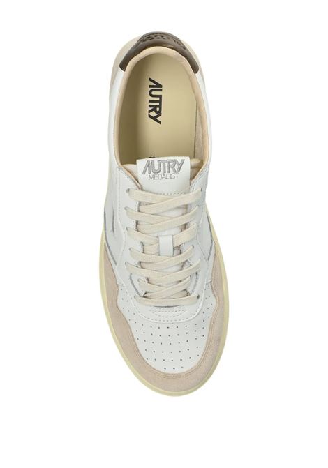 sneakers medalist low aulm ls15 uomo bianche beige e verde oliva AUTRY | AULMLS15