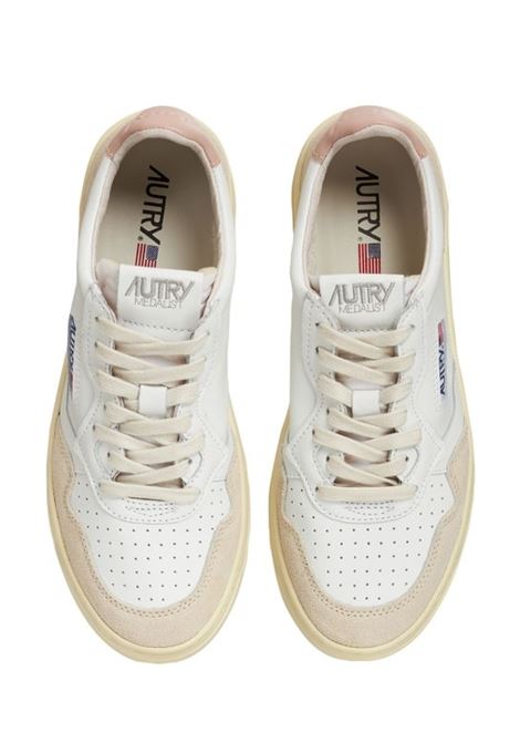 snekaers medalis low aulw LS37 bianche e beige AUTRY | AULWLS37