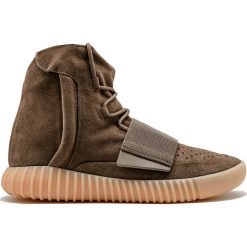 High-quality replica sneakers featuring the Adidas Yeezy Boost 750 model, showcasing a stylish design with premium materials and iconic silhouette.