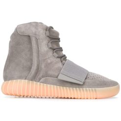 Adidas Yeezy Boost 750 high-quality replica sneakers featuring a sleek design, premium materials, and an iconic silhouette, perfect for sneaker enthusiasts and collectors.