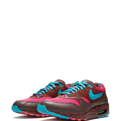 High-quality replica Nike Air AMS Max Sneakers displayed on a sleek surface, showcasing their stylish design and iconic branding, perfect for sneaker enthusiasts.