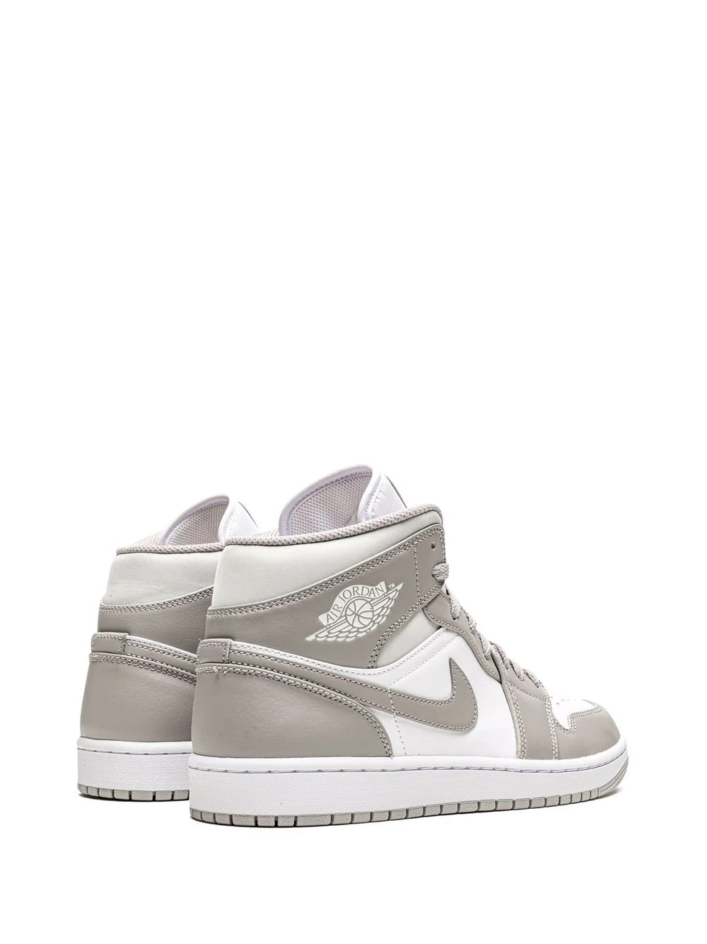 SEO Alt Text: "High-quality replica sneakers featuring the Nike Air Jordan 1 Mid design, showcasing a stylish colorway and premium materials, perfect for sneaker enthusiasts and collectors."