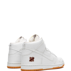 High-quality replica Nike Dunk High Top Sneakers featuring a sleek design and classic colorway, perfect for sneaker enthusiasts looking for stylish shoes.