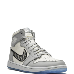 High-quality replica sneakers featuring the Nike Jordan x Dior Air Jordan 1 High design, showcasing premium materials and stylish craftsmanship in a classic silhouette.