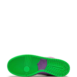 High-quality replica Nike SB Dunk High sneakers showcasing a vibrant colorway and detailed craftsmanship, perfect for sneaker enthusiasts seeking stylish and affordable shoes.