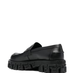 High-quality replica sneakers featuring the iconic Versace Medusa Head design on stylish loafers, perfect for adding a touch of luxury to your wardrobe.