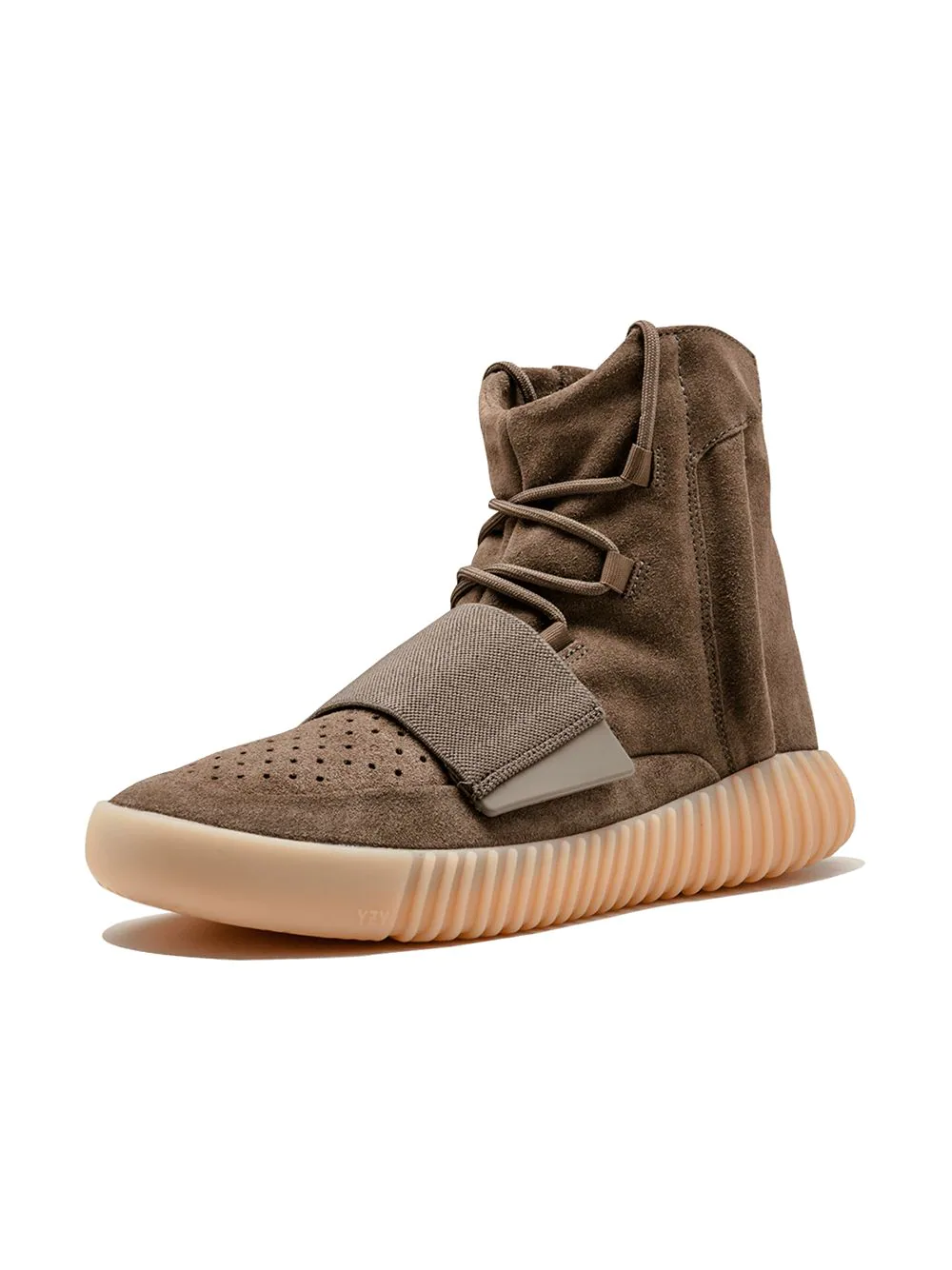 High-quality replica sneakers featuring the Adidas Yeezy Boost 750 design, showcasing a sleek silhouette in a stylish colorway with a comfortable mid-top construction and innovative boost cushioning.