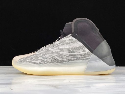 Adidas YZY QNTM Yeezy Quantum high-quality replica sneakers featuring a sleek silhouette, premium materials, and a distinctive colorway perfect for sneaker enthusiasts and collectors.