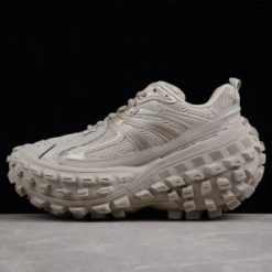 High-quality replica sneakers featuring the Balenciaga Defender in beige, showcasing a stylish design and premium craftsmanship for sneaker enthusiasts.
