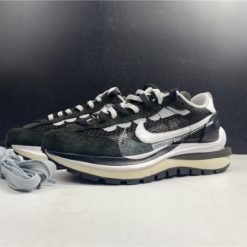 Sacai x Nike Pegasus VaporFly SP Black White replica sneakers featuring a sleek design with contrasting colors and unique layering details, perfect for sneaker enthusiasts and collectors.