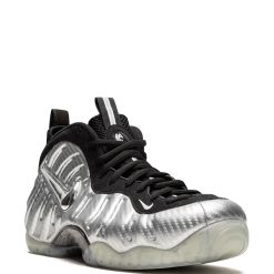 Nike Air Foamposite One in various colors, showcasing high-quality replica sneakers with a stylish and modern design, perfect for sneaker enthusiasts.