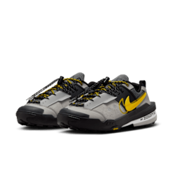 Zegamadome X Sacai Matte Silver HQ8618 high-quality replica sneakers showcasing a stylish design with premium materials and a sleek colorway.