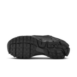 High-quality replica sneakers featuring Nike Zoom Vomero 5 design, showcasing a sleek silhouette and premium detailing for an authentic look.