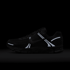 High-quality replica sneakers featuring the Nike Zoom Vomero 5 design, showcasing a stylish blend of comfort and performance with a sleek silhouette and vibrant colorway.