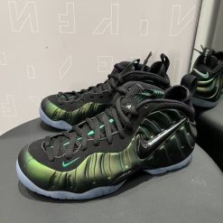 Nike Air Foamposite Pro Pine Green replica sneakers featuring a sleek design with a vibrant Pine Green colorway, premium materials, and a classic silhouette, perfect for sneaker enthusiasts and collectors.