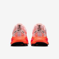 Nike Vomero 18 replica sneakers featuring a sleek design, cushioned midsole, and stylish colorway, perfect for both athletic performance and casual wear.
