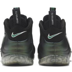 High-quality replica sneakers featuring the Nike Air Foamposite Pro Pine Green model, showcasing its iconic design and vibrant colorway perfect for sneaker enthusiasts.