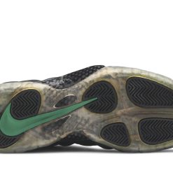 Nike Air Foamposite Pro Pine Green replica sneakers featuring a sleek design with a striking Pine Green colorway, perfect for sneaker enthusiasts seeking high-quality replicas.